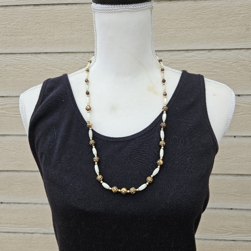 vintage gold tone and pearlescent white  beaded necklace with roses